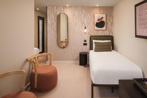 Habitación Cuádruple *recién reformada* del hotel Central Park. Foto 5