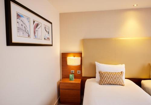 Habitación Doble Estándar - 2 camas del hotel Thistle London Hyde Park Kensington Gardens. Foto 2