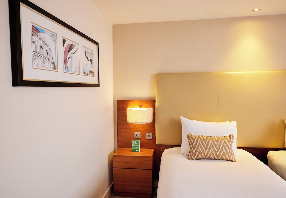 Habitación estándar con 2 camas individuales del hotel Thistle London Hyde Park Kensington Gardens. Foto 2