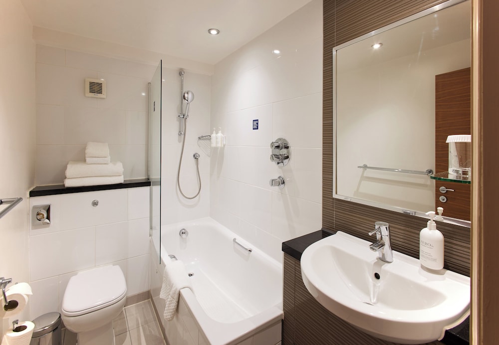 Habitación estándar con 2 camas individuales del hotel Thistle London Hyde Park Kensington Gardens. Foto 3