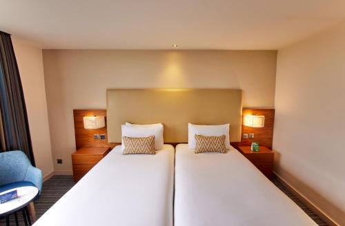 Habitación Doble Deluxe con vistas al jardín - 2 camas del hotel Thistle London Hyde Park Kensington Gardens. Foto 3