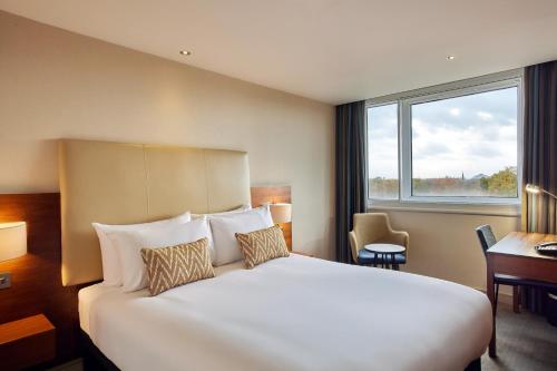 Habitación Doble Deluxe con vistas al jardín del hotel Thistle London Hyde Park Kensington Gardens