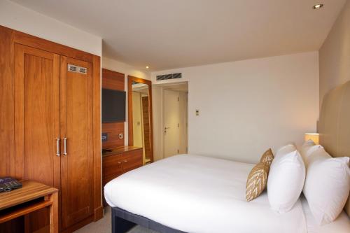 Habitación Doble Deluxe con vistas al jardín del hotel Thistle London Hyde Park Kensington Gardens. Foto 2