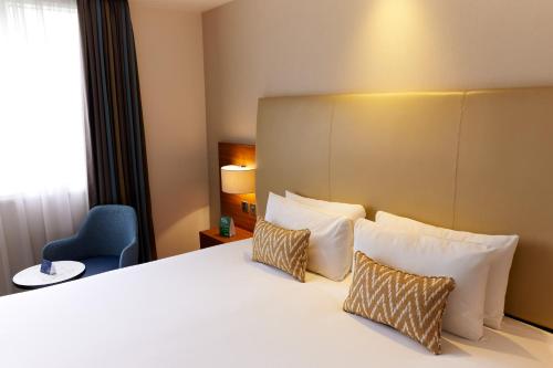Habitación Deluxe con vistas al jardín - 1 cama extragrande del hotel Thistle London Hyde Park Kensington Gardens. Foto 2
