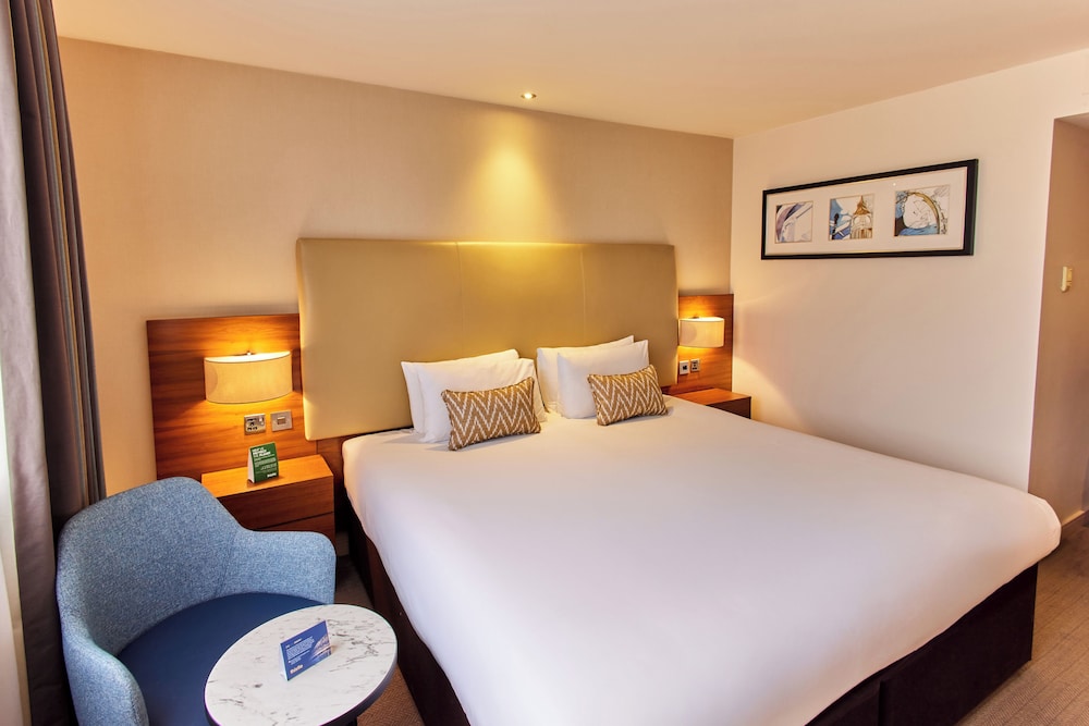 Habitación Deluxe doble, 1 cama de matrimonio grande, vistas al jardín del hotel Thistle London Hyde Park Kensington Gardens. Foto 1