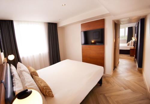 Habitación Familiar Deluxe del hotel Thistle London Hyde Park Kensington Gardens. Foto 1