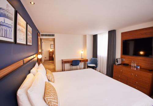 Habitación Familiar Deluxe del hotel Thistle London Hyde Park Kensington Gardens. Foto 4