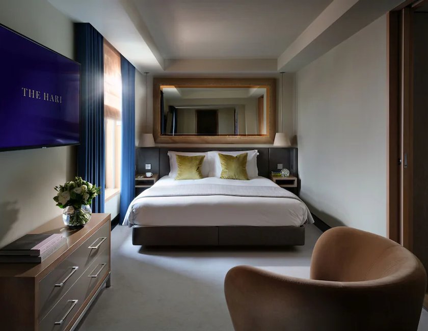 Habitación Deluxe, 1 cama de matrimonio grande, accesible para personas con discapacidad del hotel The Hari London, Vignette Collection by IHG