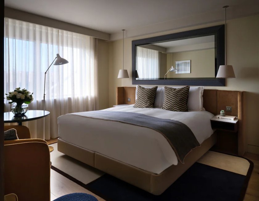 Habitación Deluxe, 1 cama de matrimonio grande del hotel The Hari London, Vignette Collection by IHG