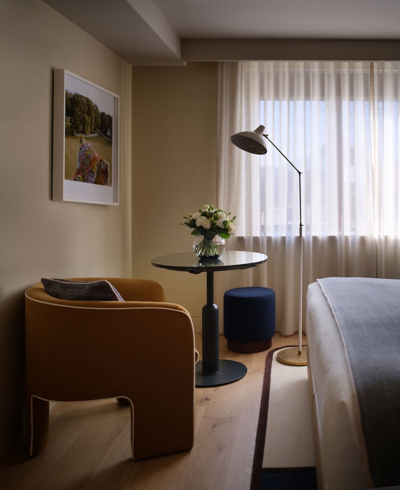 Habitación Deluxe King del hotel The Hari. Foto 1