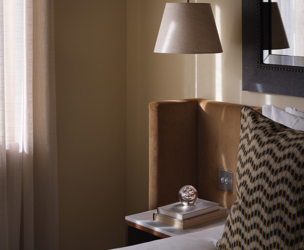 Habitación Deluxe King del hotel The Hari. Foto 2