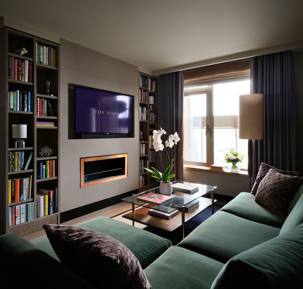 Suite Signature, vistas a la ciudad del hotel The Hari. Foto 3