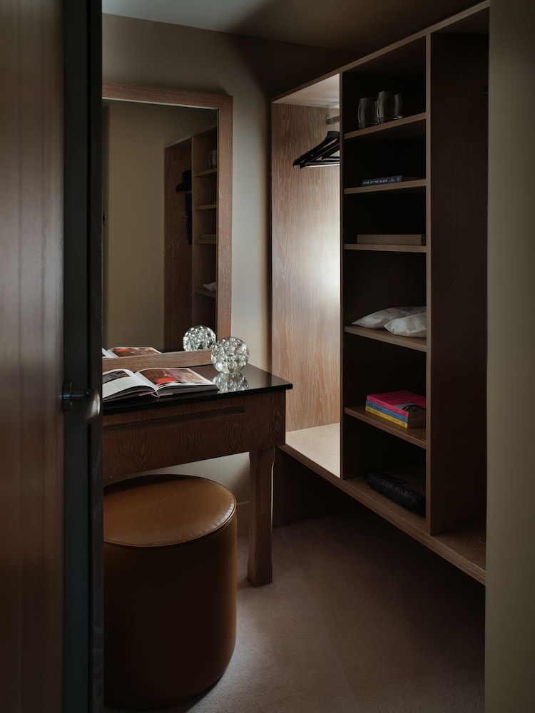 Suite Signature, vistas a la ciudad del hotel The Hari. Foto 4