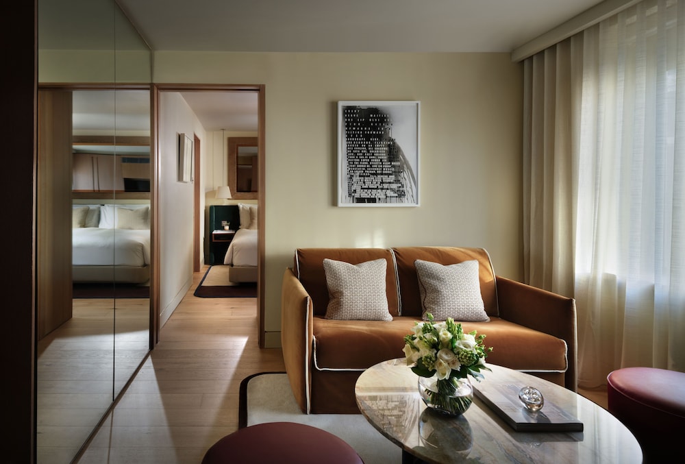 Suite junior, vistas a la ciudad del hotel The Hari