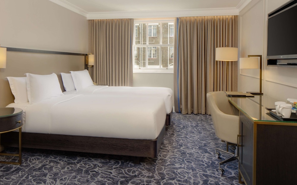 Habitación con 2 camas individuales del hotel Hilton London Euston. Foto 2