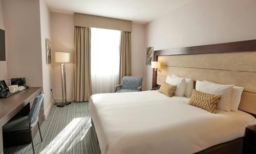 Habitación Deluxe con cama extragrande del hotel Thistle Holborn. Foto 1
