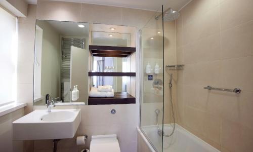 Habitación Executive con cama extragrande del hotel Thistle Holborn. Foto 3