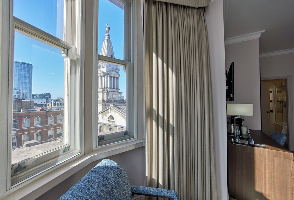 Habitación ejecutiva, 1 cama de matrimonio grande del hotel Thistle Holborn. Foto 2