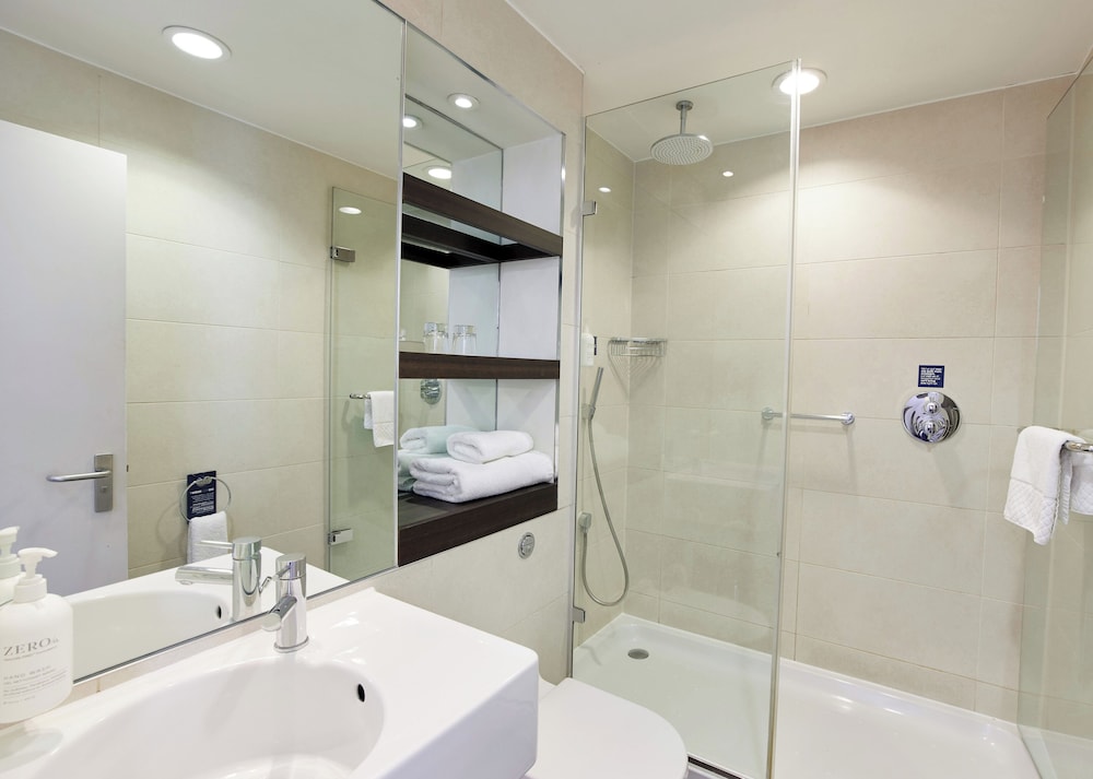 Habitación estándar con 2 camas individuales, 2 camas individuales del hotel Thistle Holborn. Foto 4