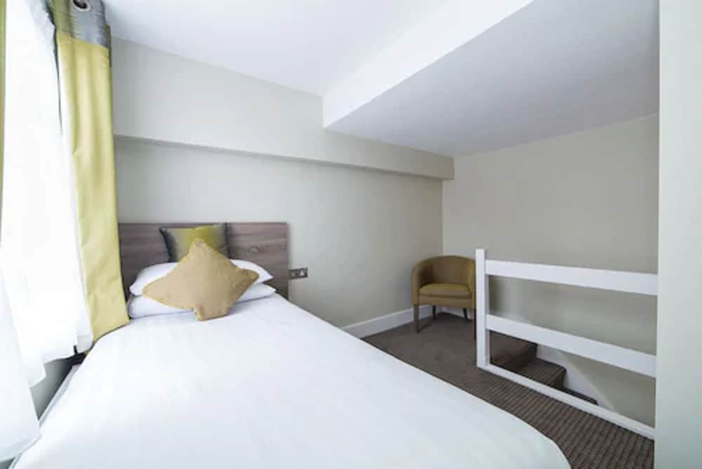 Habitación Triple Estándar del hotel Phoenix. Foto 1