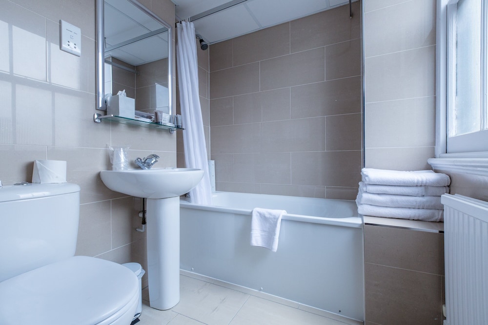 Habitación cuádruple estándar, 1 habitación del hotel Phoenix. Foto 3