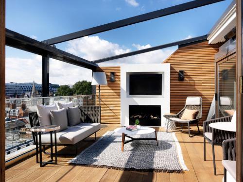 Suite con terraza del hotel The Marylebone