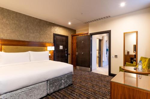 Habitación Doble adaptada para personas de movilidad reducida - 2 camas del hotel Doubletree By Hilton London West End. Foto 6