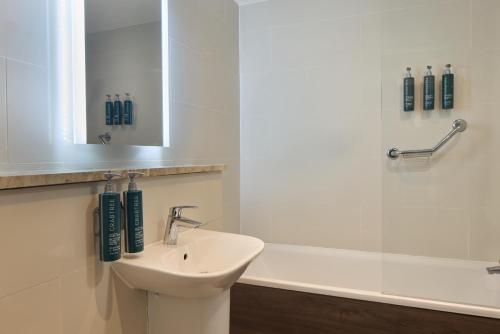 Habitación Doble del hotel Doubletree By Hilton London West End. Foto 13