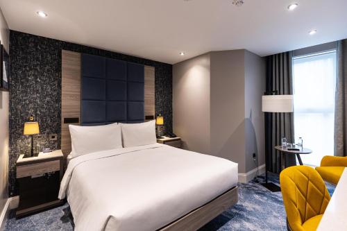 Habitación Deluxe - 1 cama grande del hotel Doubletree By Hilton London West End. Foto 6