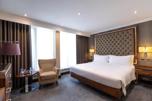 Habitación Premium con cama extragrande del hotel Doubletree By Hilton London West End. Foto 6