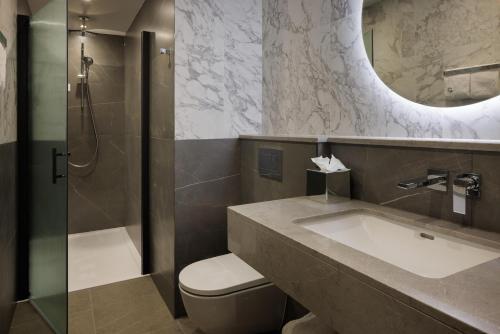Habitación dúplex con 2 camas dobles - 2 plantas nuevas del hotel Doubletree By Hilton London West End. Foto 16