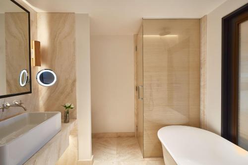 Habitación Deluxe del hotel The Berkeley. Foto 1