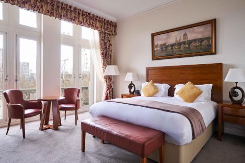 Habitación con 1 cama extragrande y vistas al río del hotel The Royal Horseguards, London