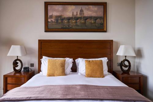 Habitación con 1 cama extragrande y vistas al río del hotel The Royal Horseguards, London. Foto 3
