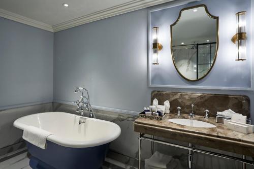 Suite Waterloo del hotel The Royal Horseguards, London. Foto 4