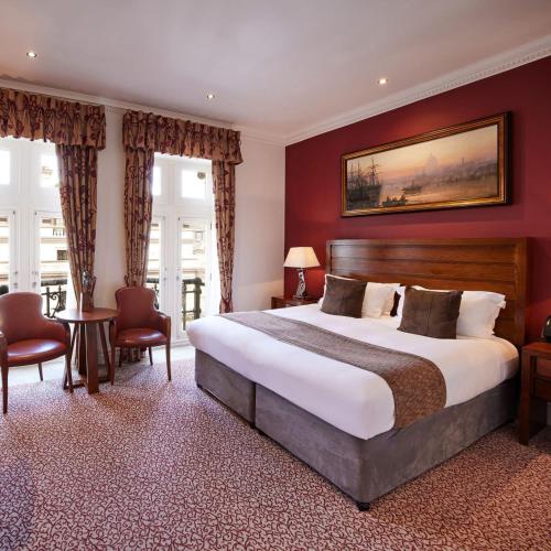Habitación Familiar Deluxe del hotel The Royal Horseguards, London. Foto 1
