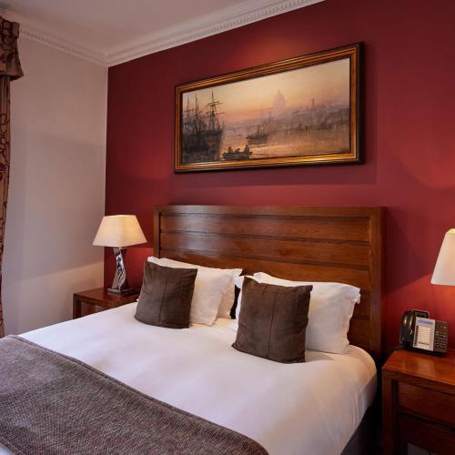 Habitación Familiar Deluxe del hotel The Royal Horseguards, London. Foto 3