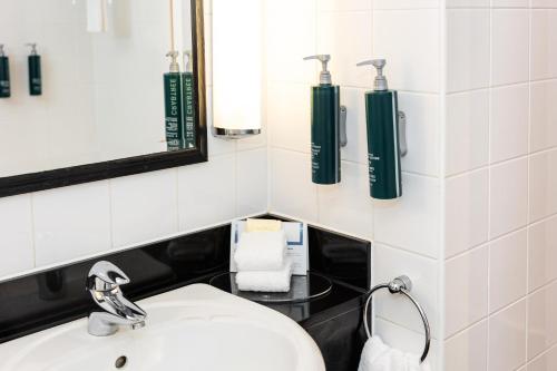 Habitación Doble Deluxe del hotel Hilton London Olympia. Foto 6