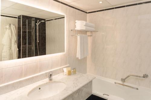 Habitación Doble Premium del hotel Hilton London Olympia. Foto 8