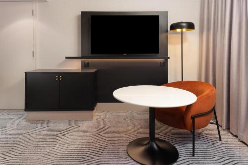 Habitación Premium con cama extragrande del hotel Hilton London Olympia