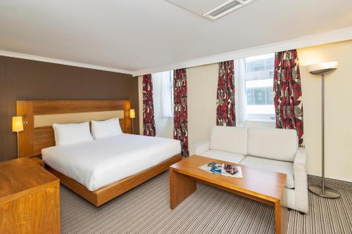 Habitación Familiar con sofá cama del hotel Hilton London Olympia