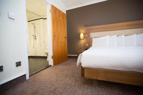 Habitación Doble adaptada para personas de movilidad reducida del hotel Hilton London Olympia. Foto 3