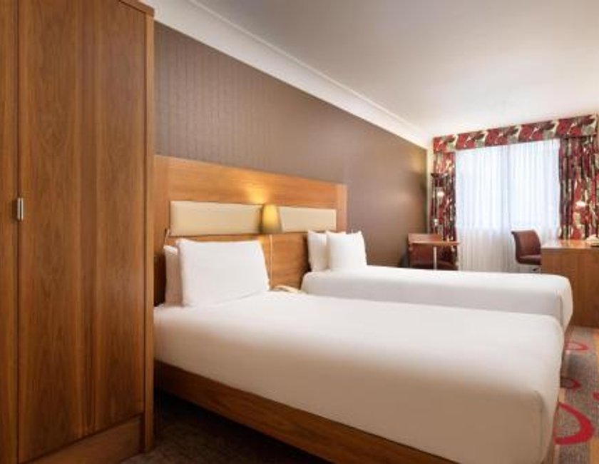 Habitación Doble - 2 camas del hotel Hilton London Olympia. Foto 3