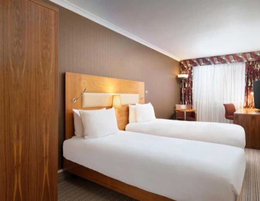 Habitación Doble - 2 camas del hotel Hilton London Olympia. Foto 7
