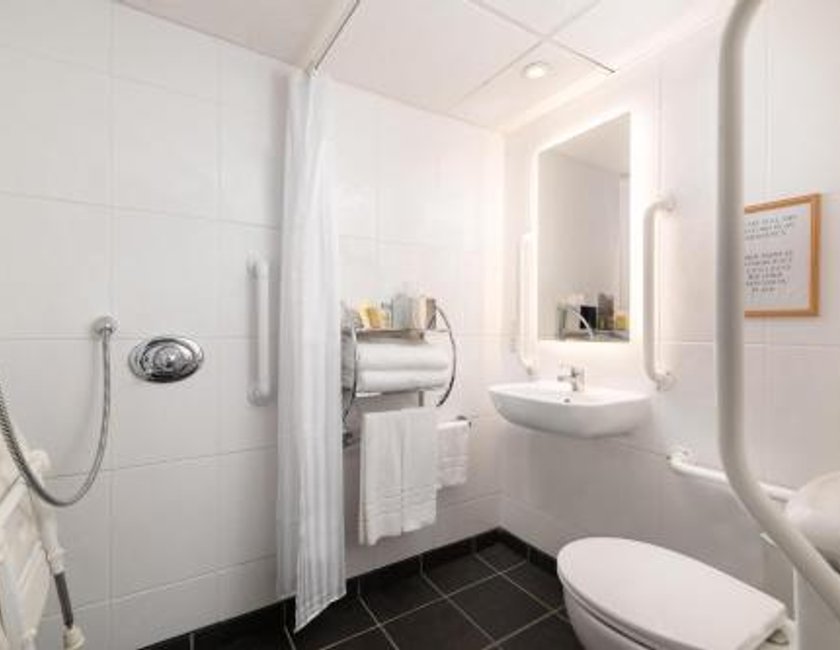 Habitación Doble adaptada para personas de movilidad reducida del hotel Hilton London Olympia. Foto 1