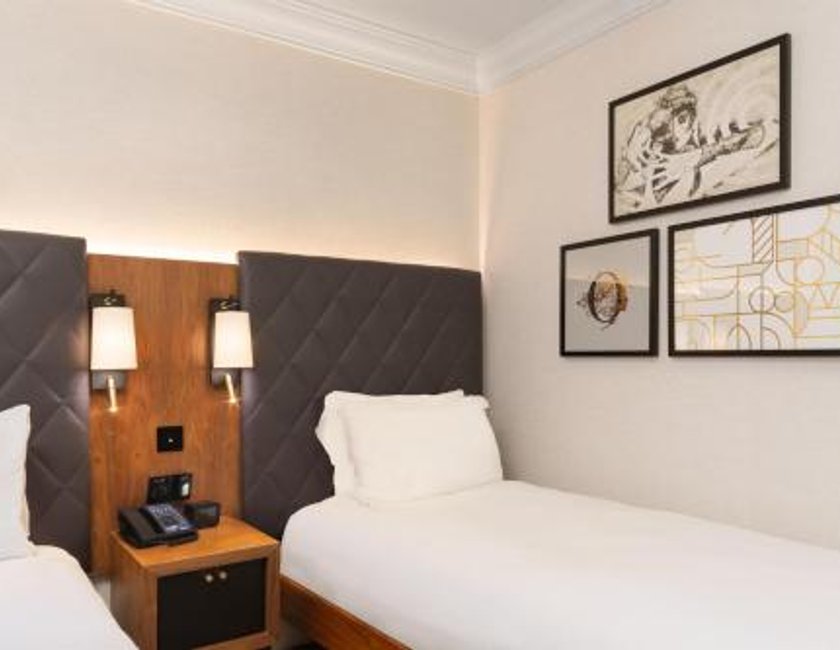 Habitación Doble Premium - 2 camas del hotel Hilton London Olympia. Foto 3