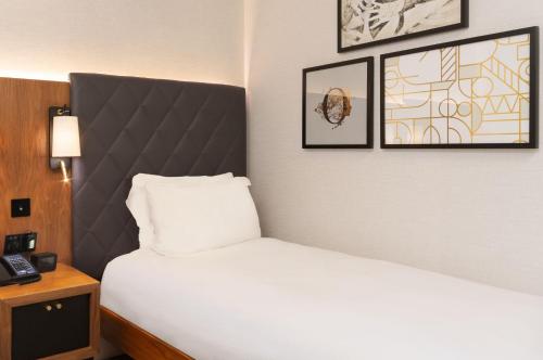 Habitación Individual Premium del hotel Hilton London Olympia. Foto 10