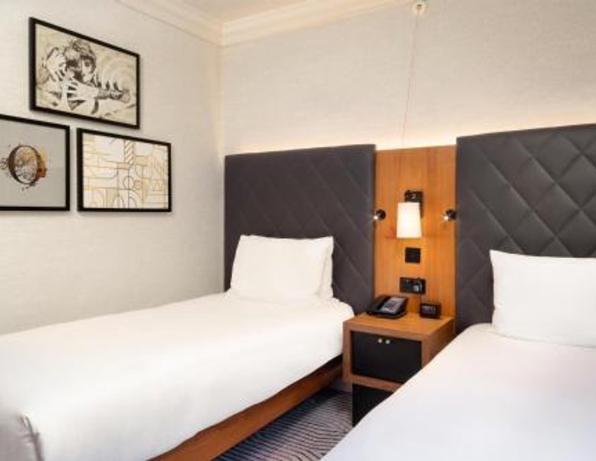 Habitación Doble Premium - 2 camas del hotel Hilton London Olympia. Foto 8