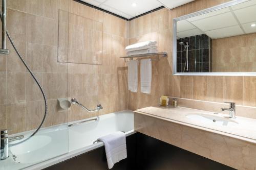 Suite de 1 dormitorio - 1 cama extragrande del hotel Hilton London Olympia. Foto 2