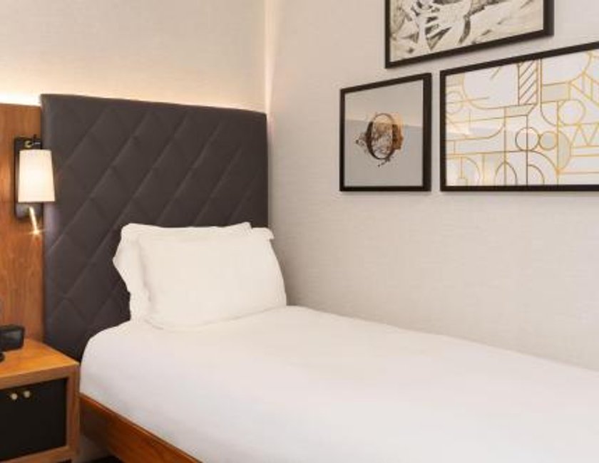 Habitación Individual Premium del hotel Hilton London Olympia. Foto 1